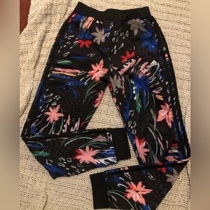 Adidas Girls Printed Tricot Joggers SZ XL 16 in Black Multi Floral Flowers